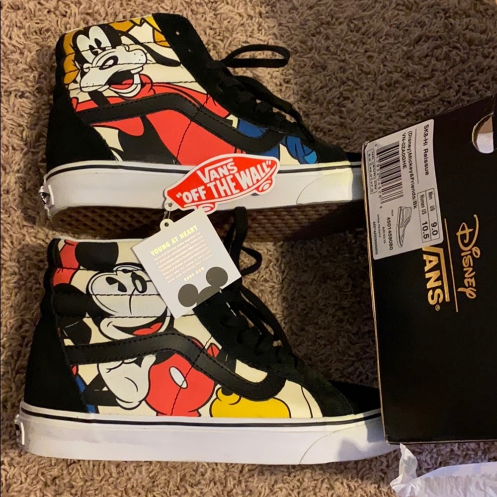 🚨 RARE Disney high top Vans 🚨